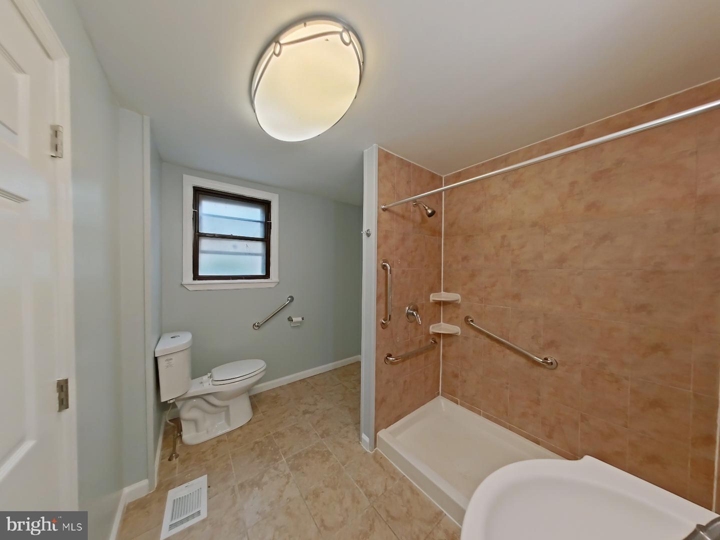 512 Mercy St Property Photo 17