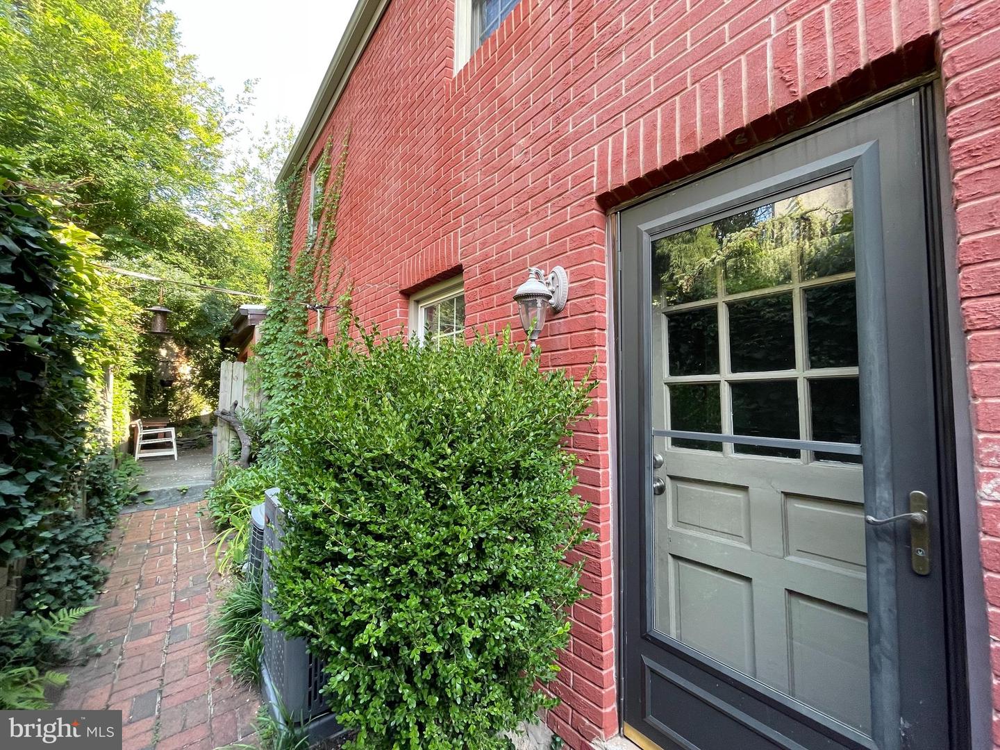 792 S Front St #b Property Photo 4
