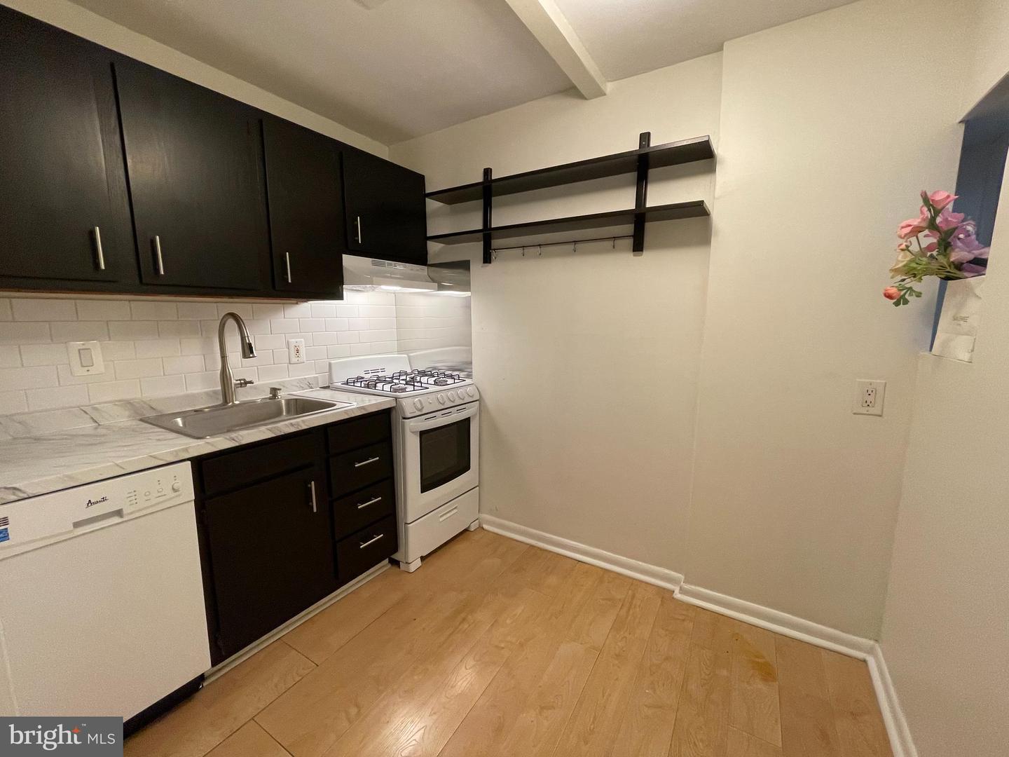 792 S Front St #b Property Photo 7
