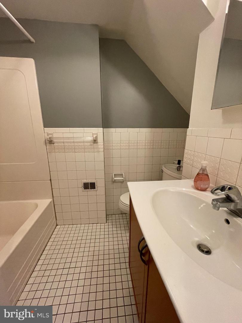 792 S Front St #b Property Photo 9