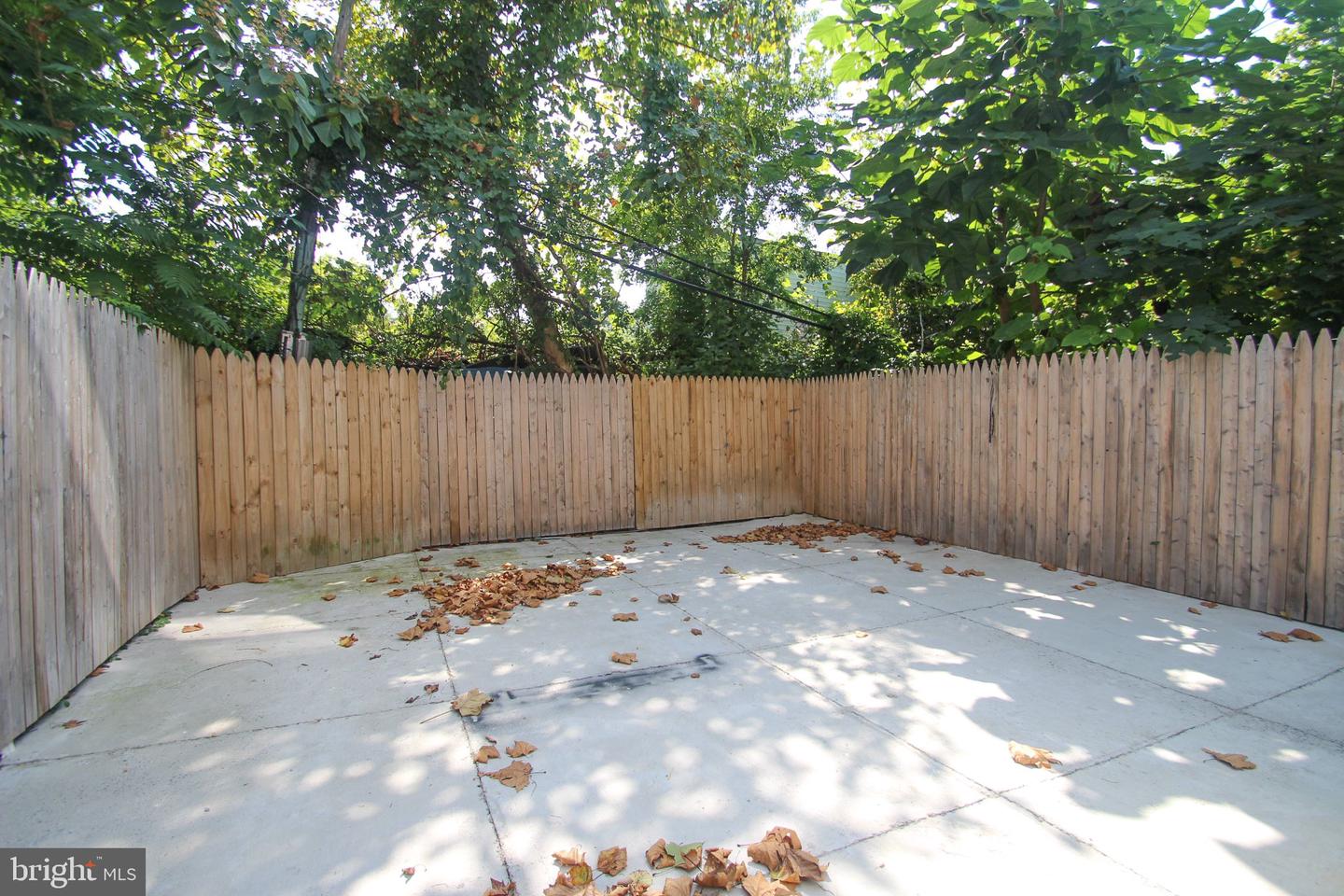 3910 W Girard Ave Property Photo 4