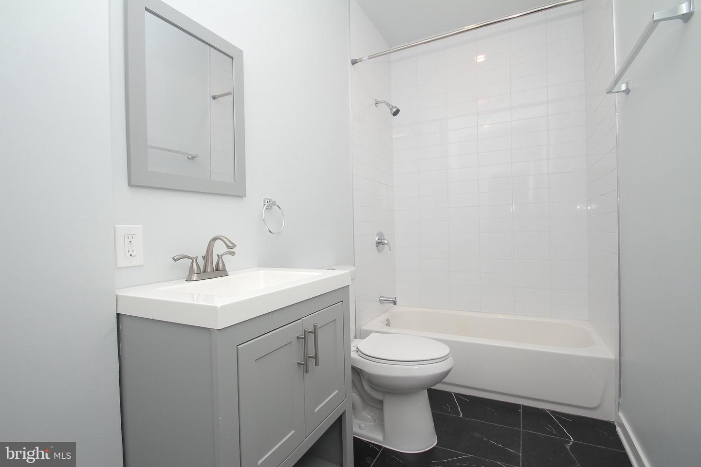 3910 W Girard Ave Property Photo 17