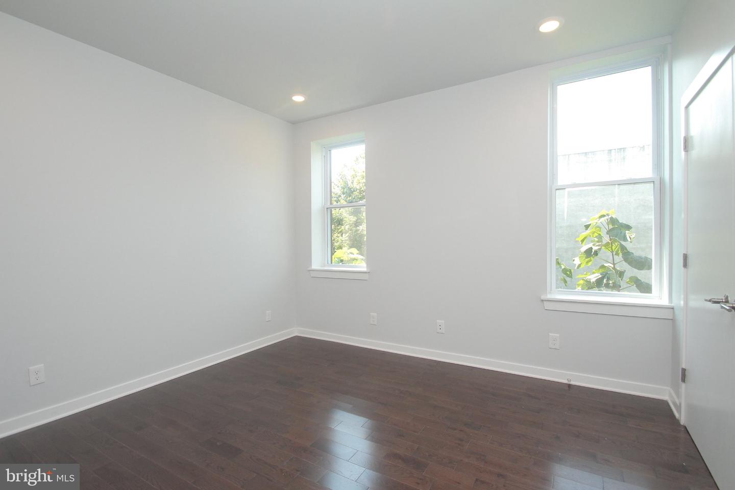 3910 W Girard Ave Property Photo 18