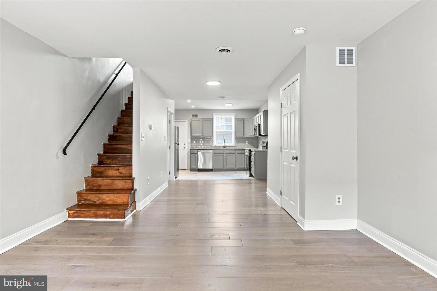 1829 Fernon St Property Photo 3