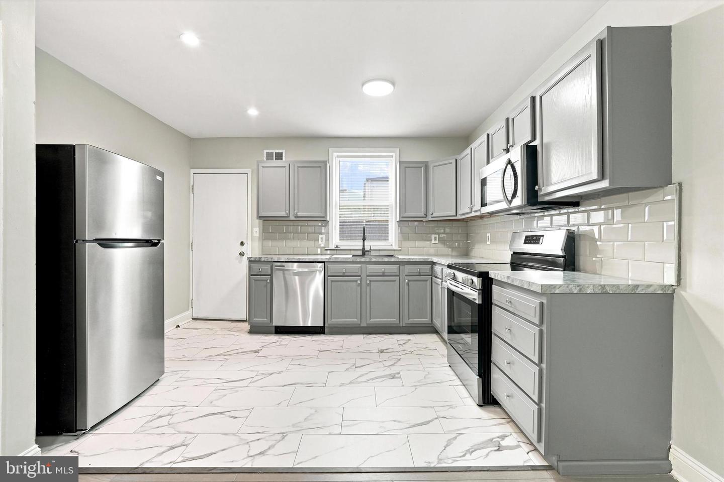 1829 Fernon St Property Photo 8