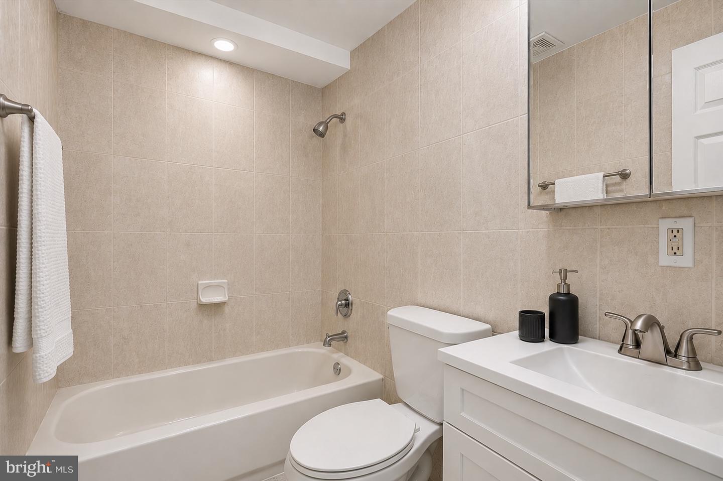 1829 Fernon St Property Photo 13