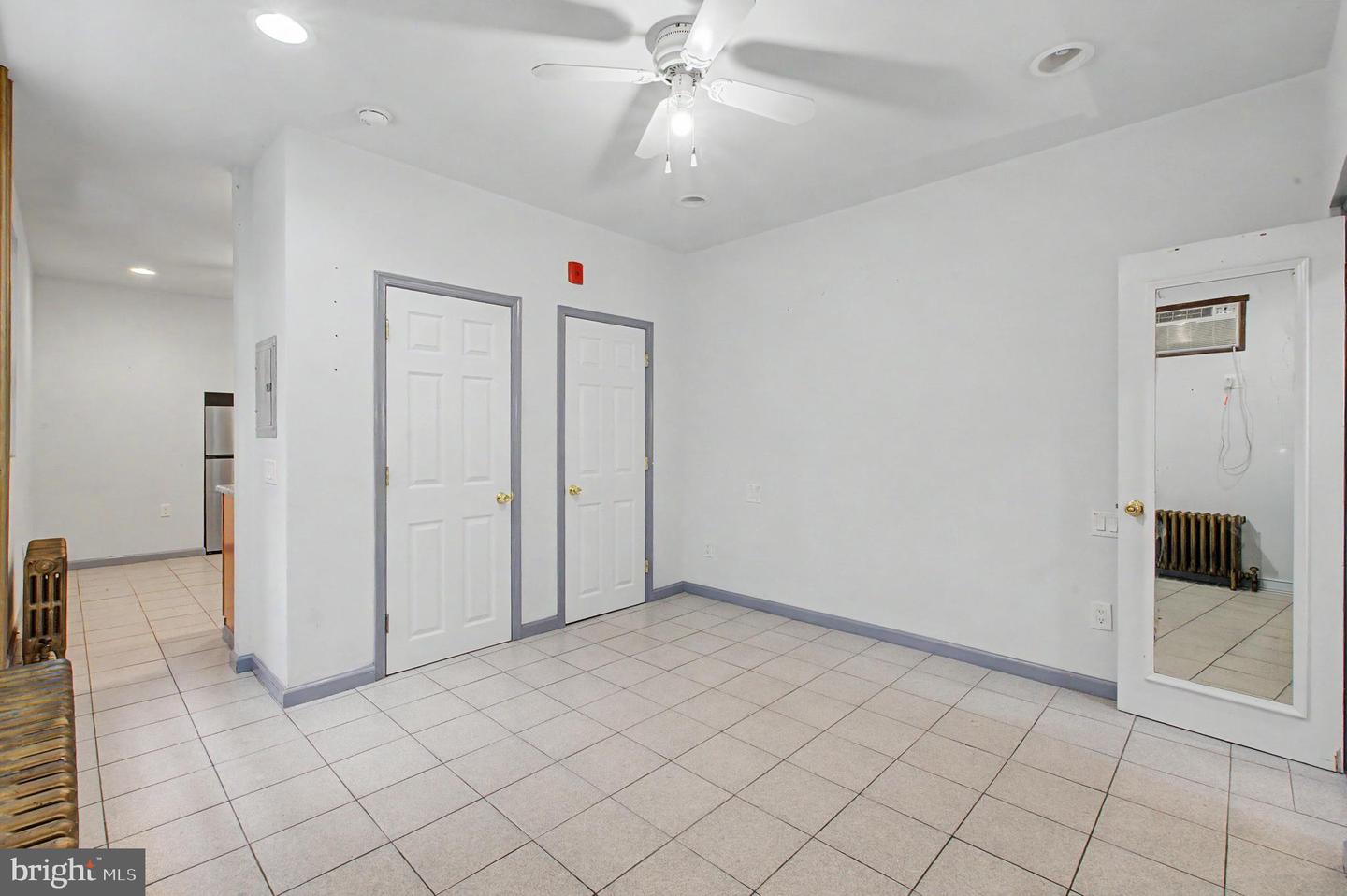 1425 Jackson St #1r Property Photo 2