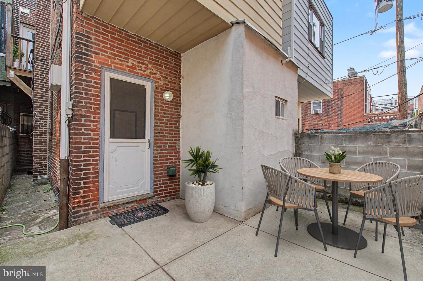 1425 Jackson St #1r Property Photo 3