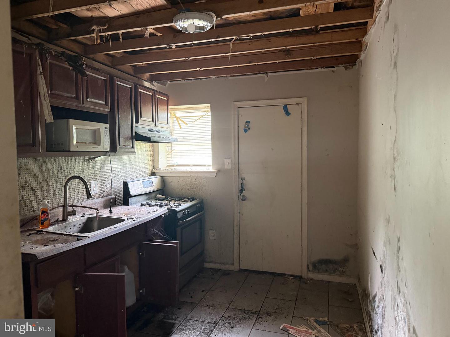 5528 Bloyd St Property Photo 6