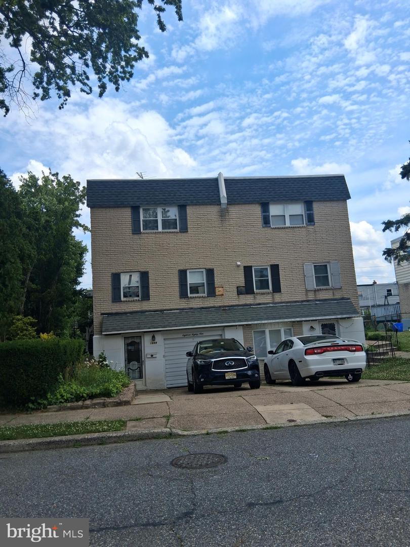1889 FOSTER ST