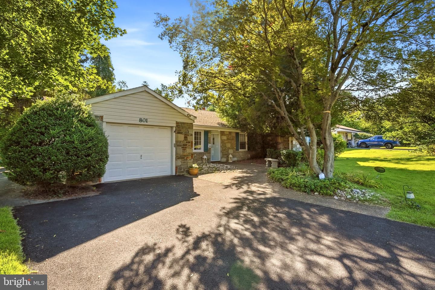 801 Southampton Rd Property Photo 1
