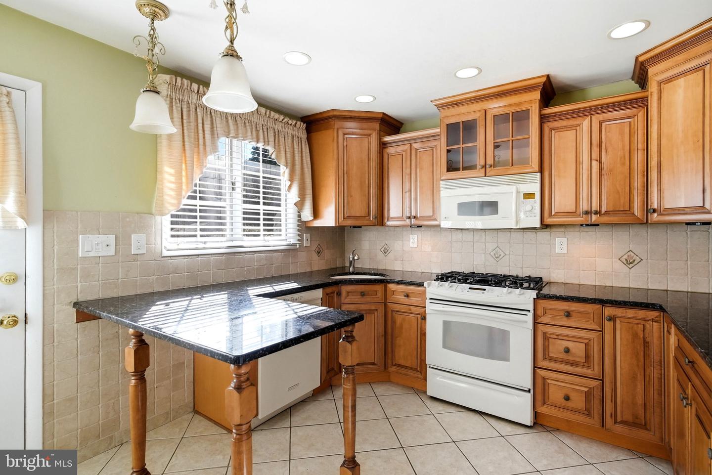 801 Southampton Rd Property Photo 3