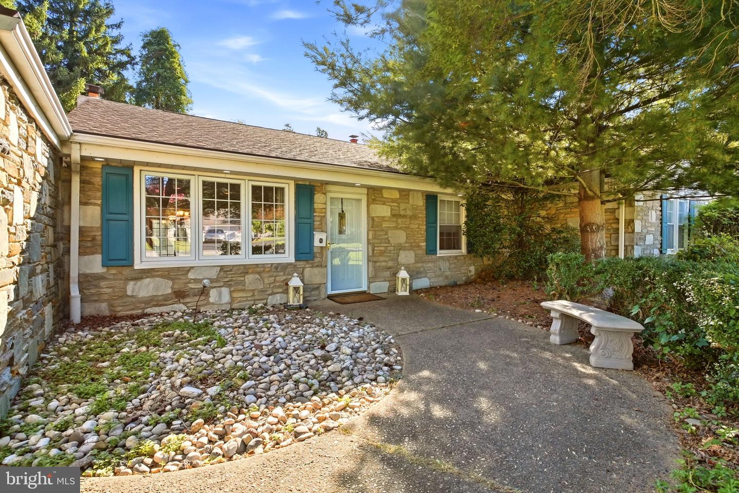 801 Southampton Rd Property Photo 8