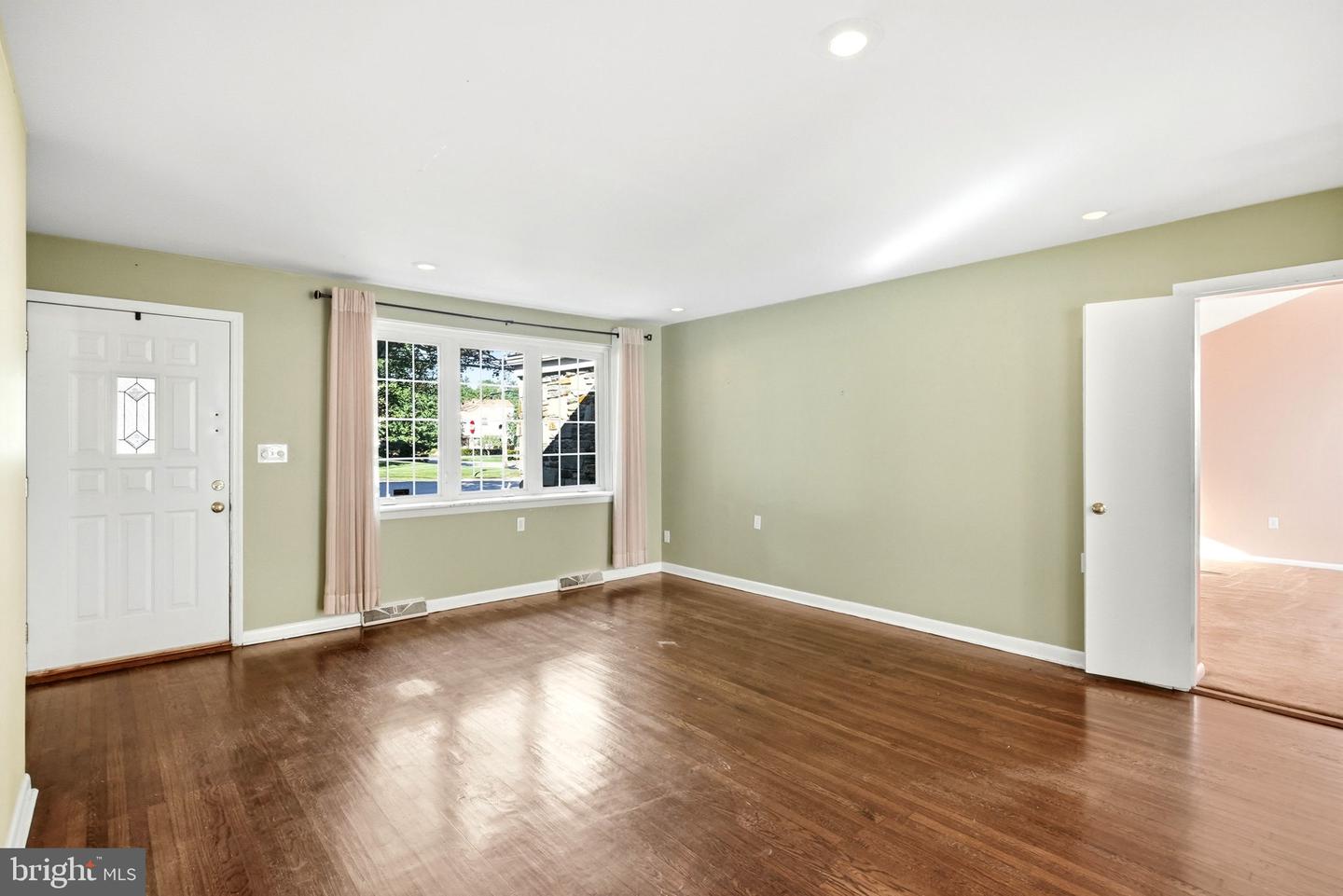 801 Southampton Rd Property Photo 12