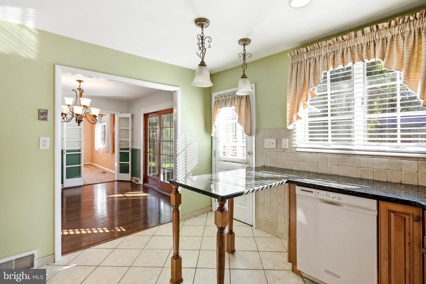 801 Southampton Rd Property Photo 17