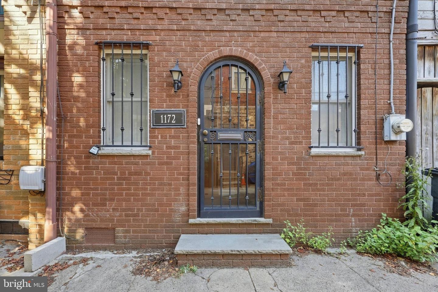1172 S Darien St Property Photo 2
