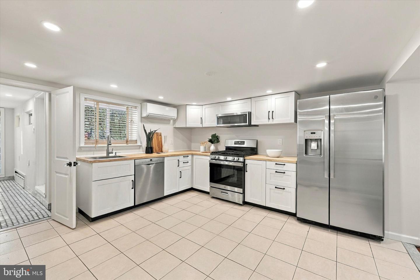 1172 S Darien St Property Photo 12