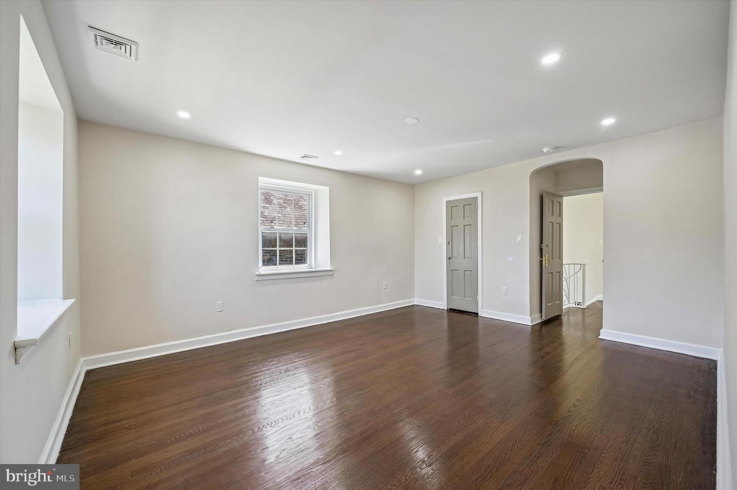 2404 Golf Rd Property Photo 11