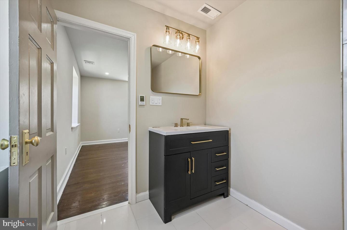 2404 Golf Rd Property Photo 13