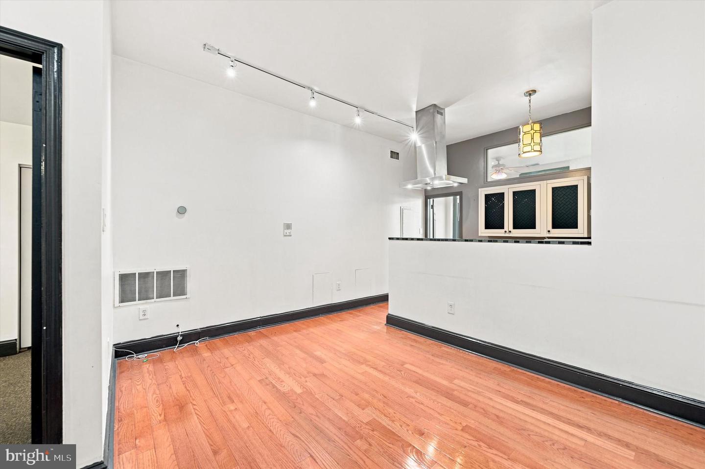 1914 Fairmount Ave #2 Property Photo 2