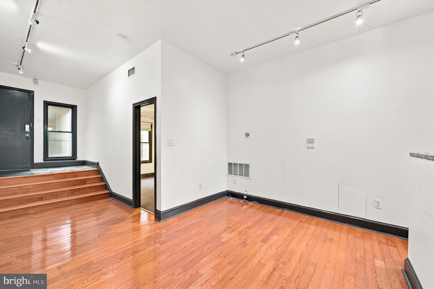 1914 Fairmount Ave #2 Property Photo 5