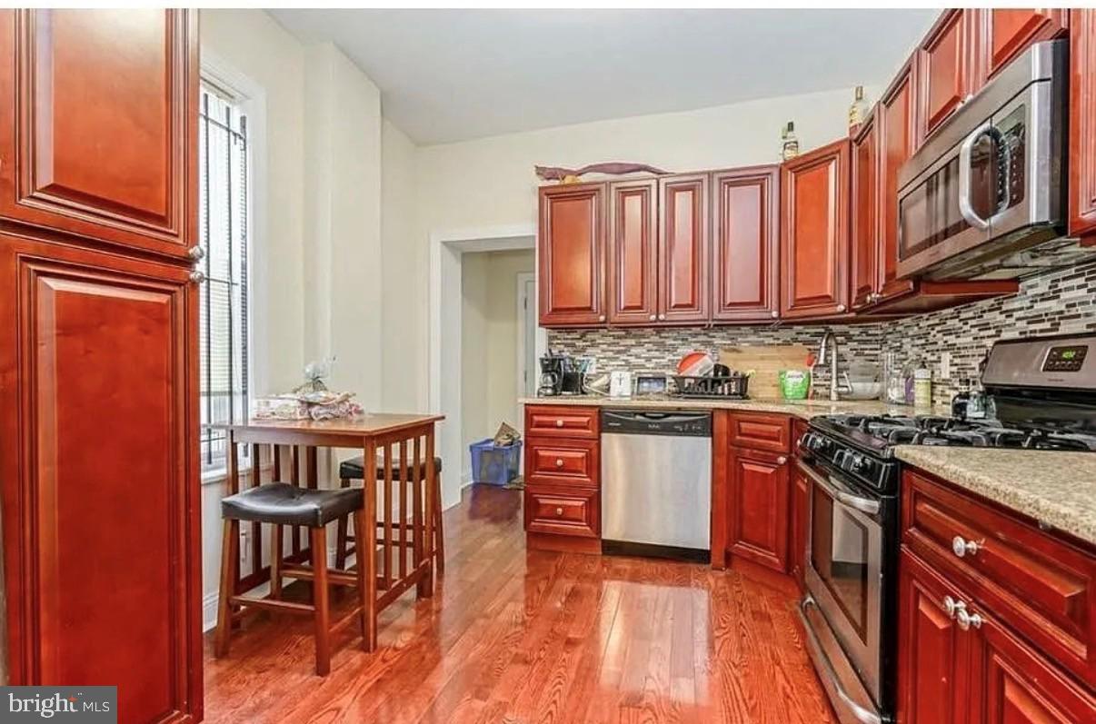 2015 N Gratz St Property Photo 2