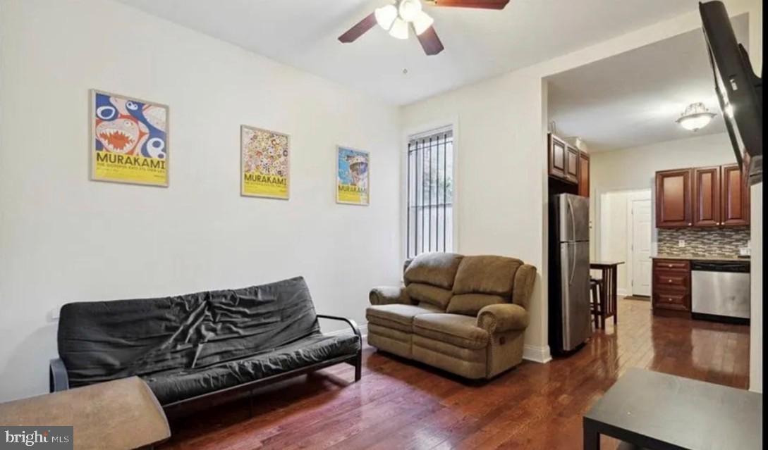 2015 N Gratz St Property Photo 5