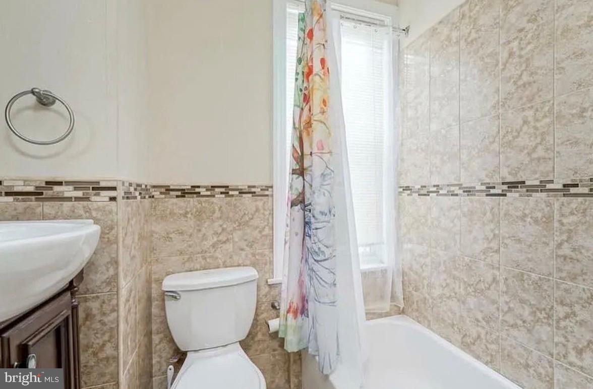 2015 N Gratz St Property Photo 7