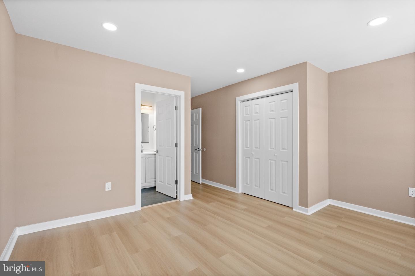 2131 S Alden St Property Photo 17