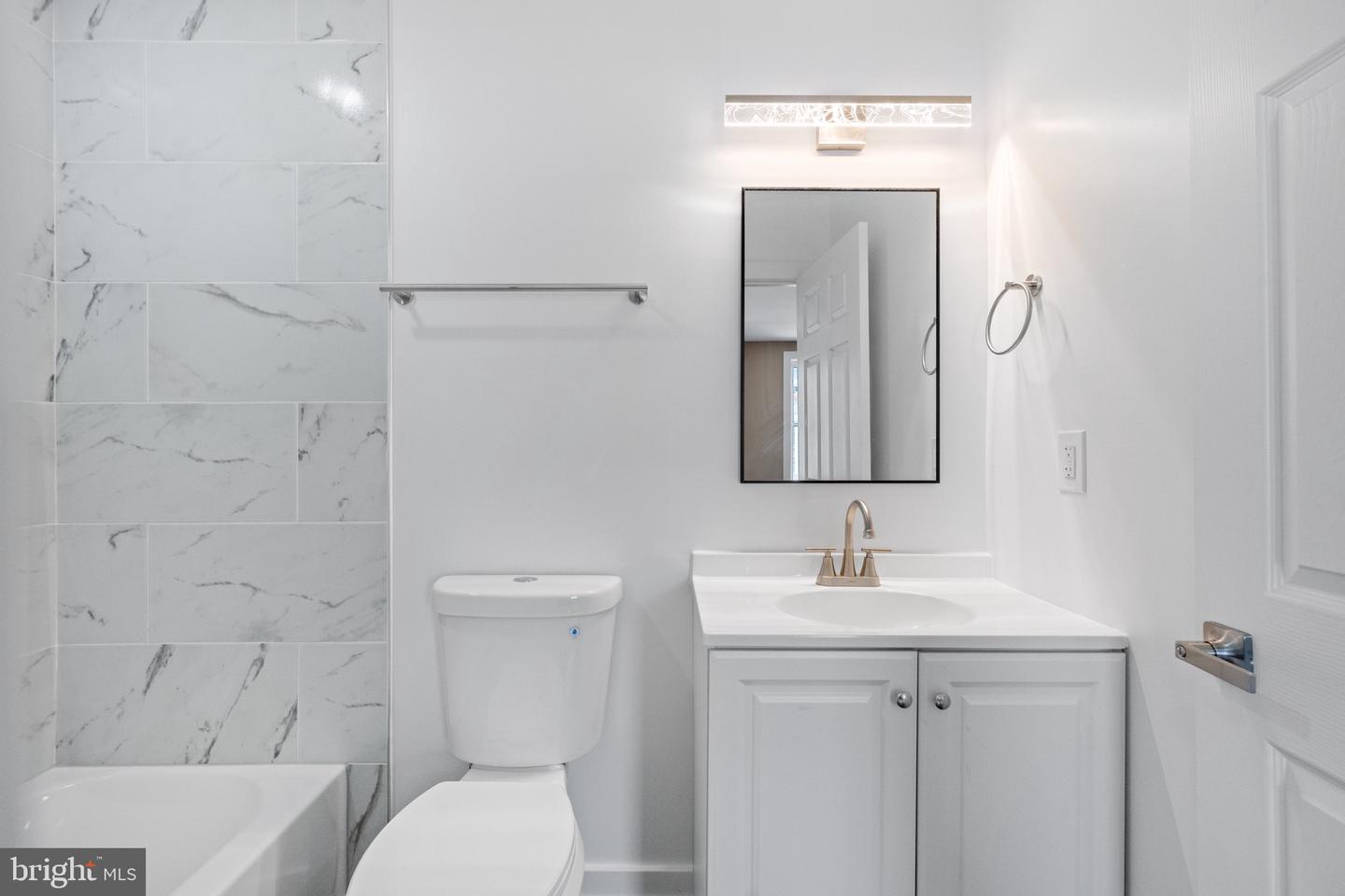 2131 S Alden St Property Photo 23
