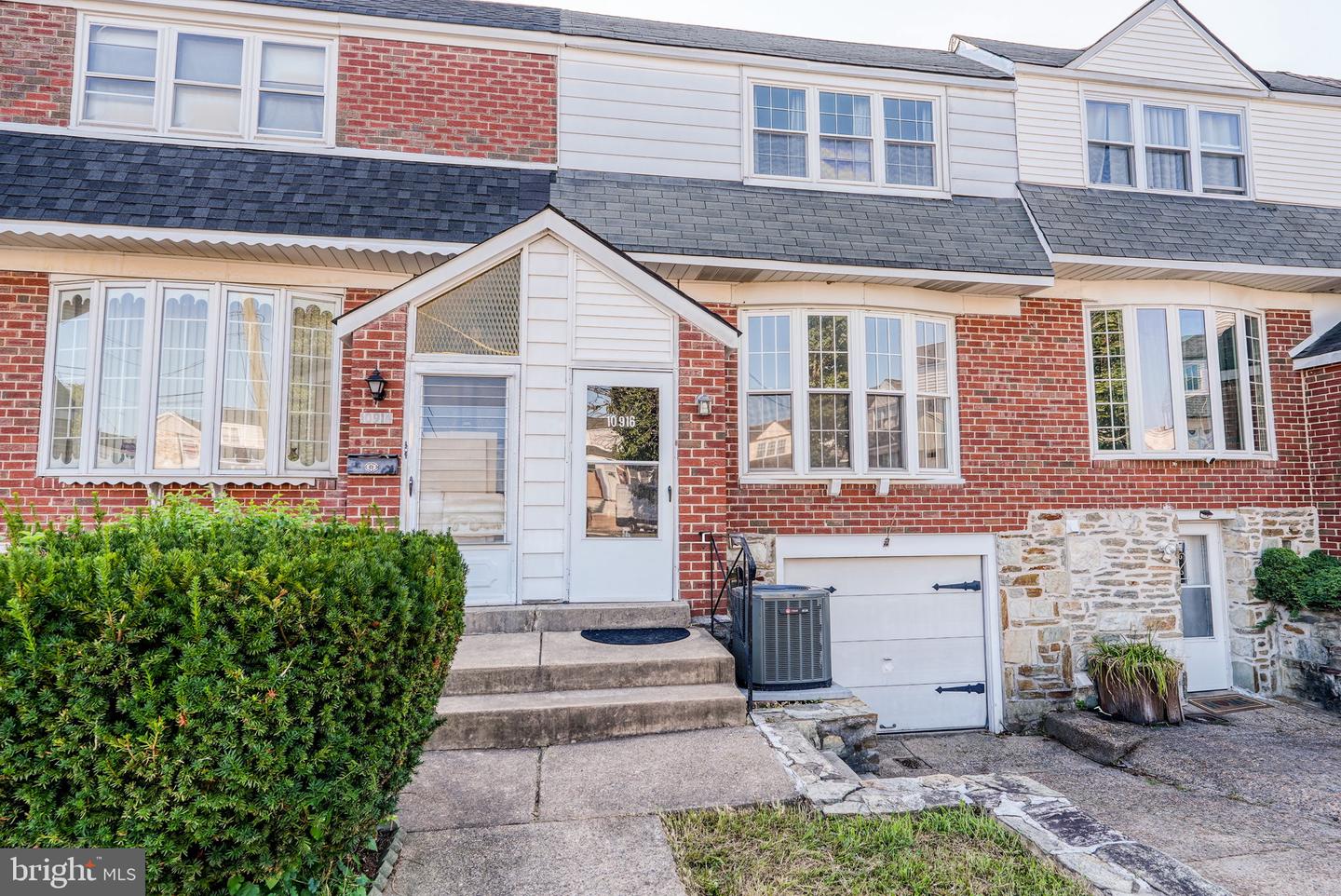 10916 Modena Pl Property Photo 2