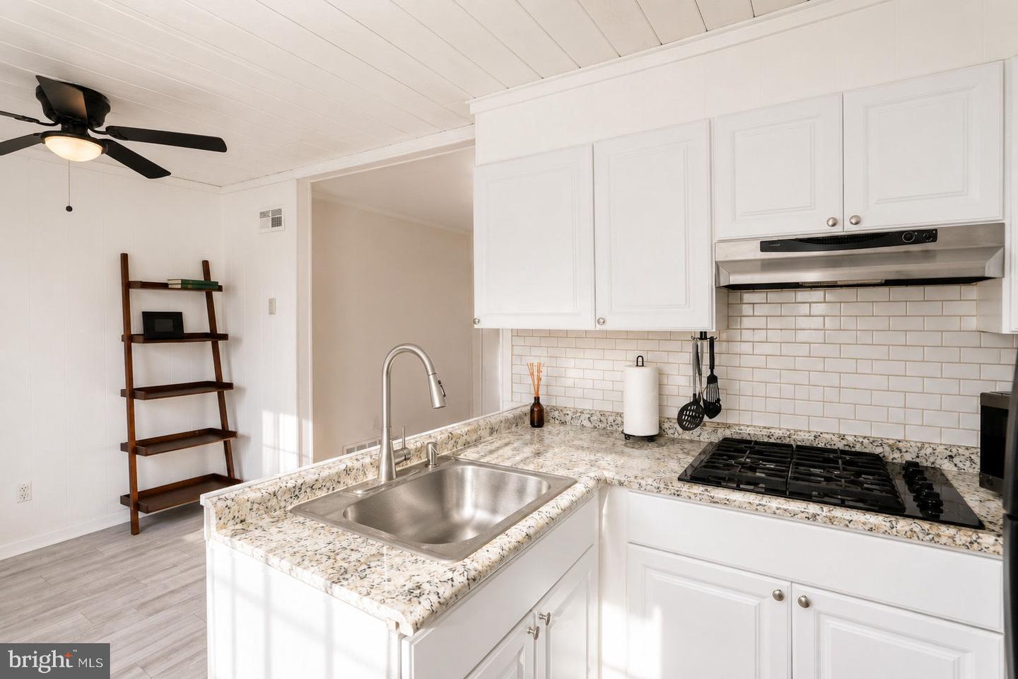 10916 Modena Pl Property Photo 12