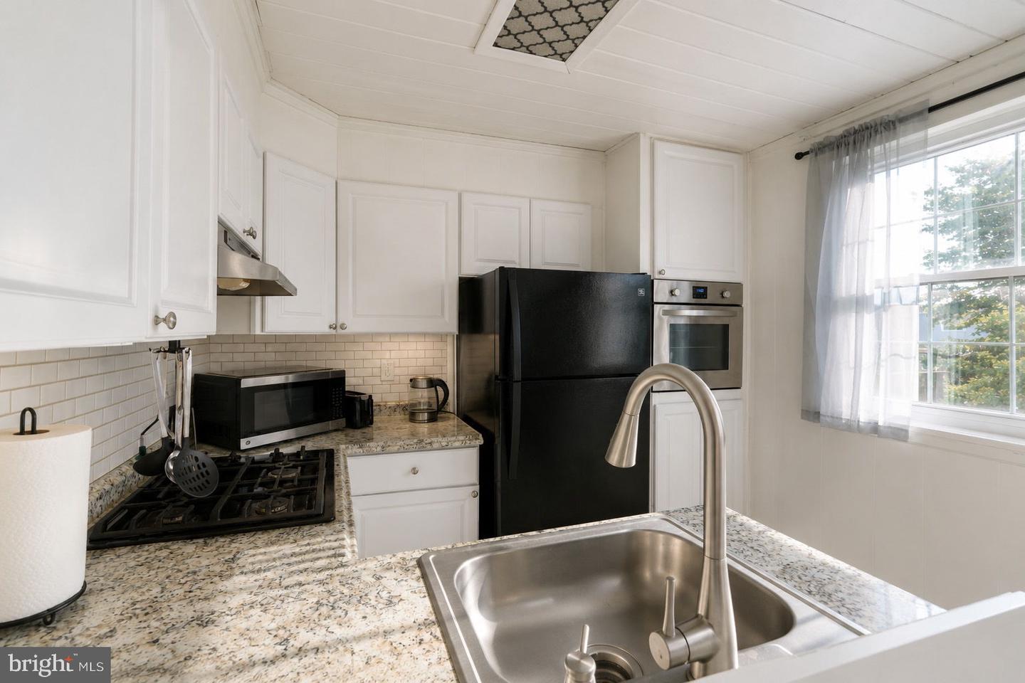 10916 Modena Pl Property Photo 13
