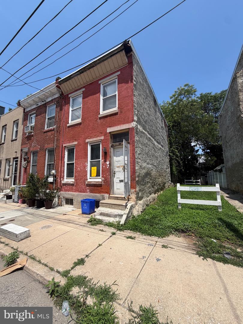 1831 INGERSOLL ST Property Photo 1