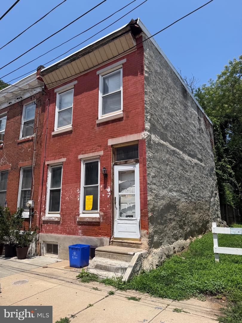 1831 Ingersoll St Property Photo 2