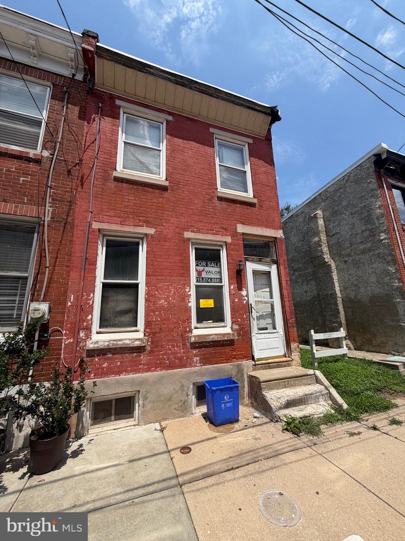 1831 Ingersoll St Property Photo 8