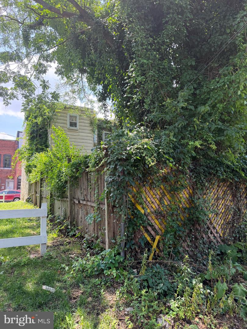 1831 Ingersoll St Property Photo 10