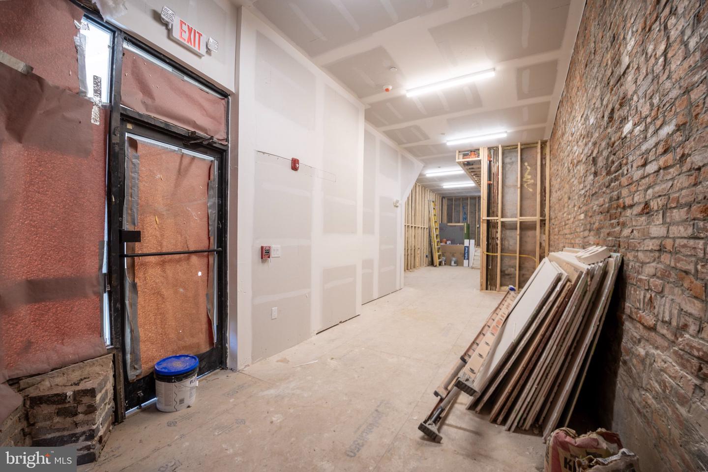 1908 E Passyunk Ave Property Photo 2