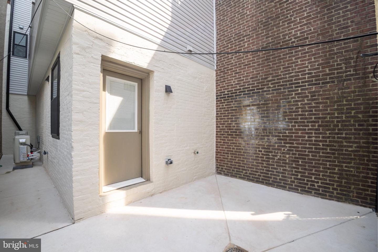 1908 E Passyunk Ave Property Photo 7