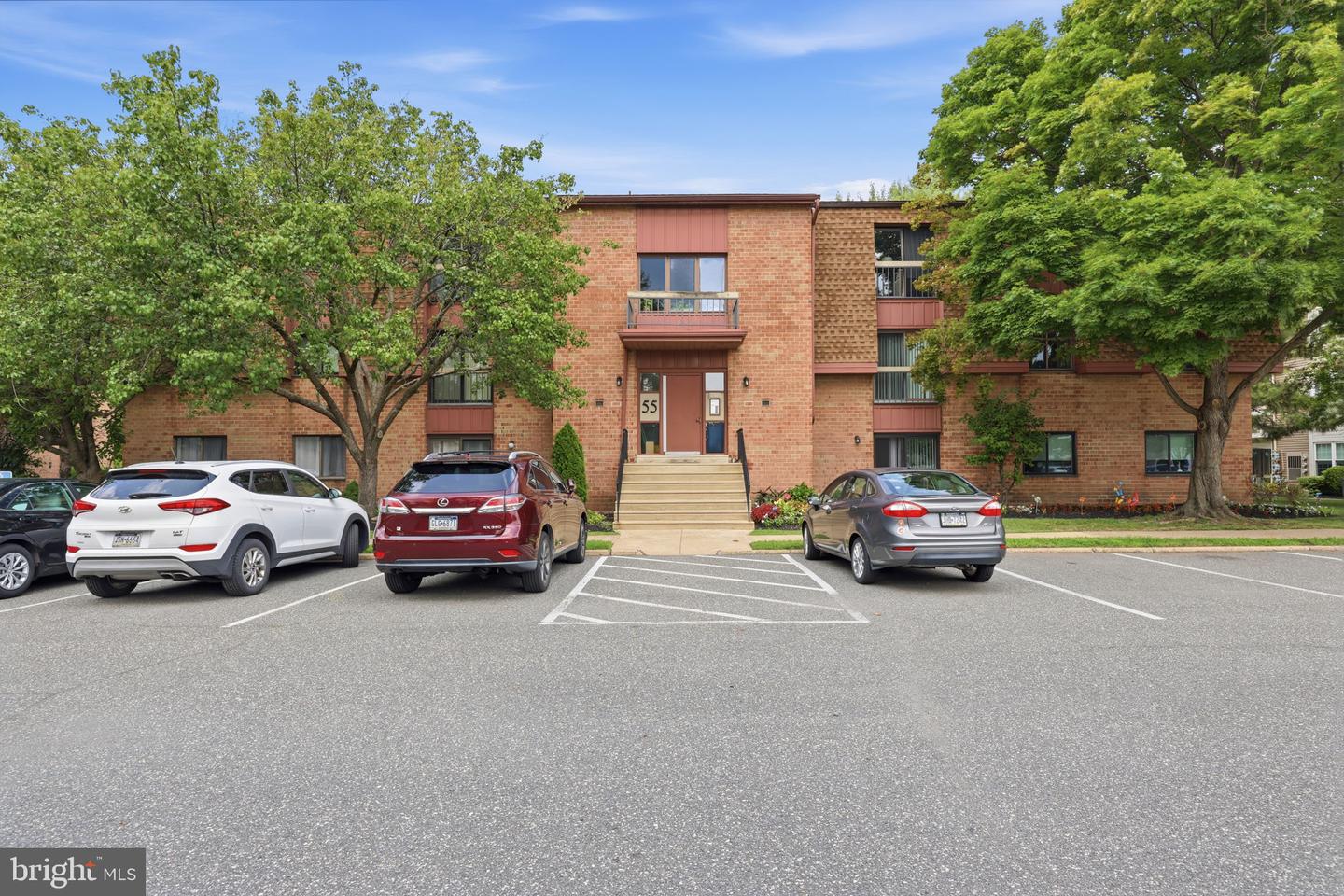 55204 DELAIRE LANDING RD #204 Property Photo 1