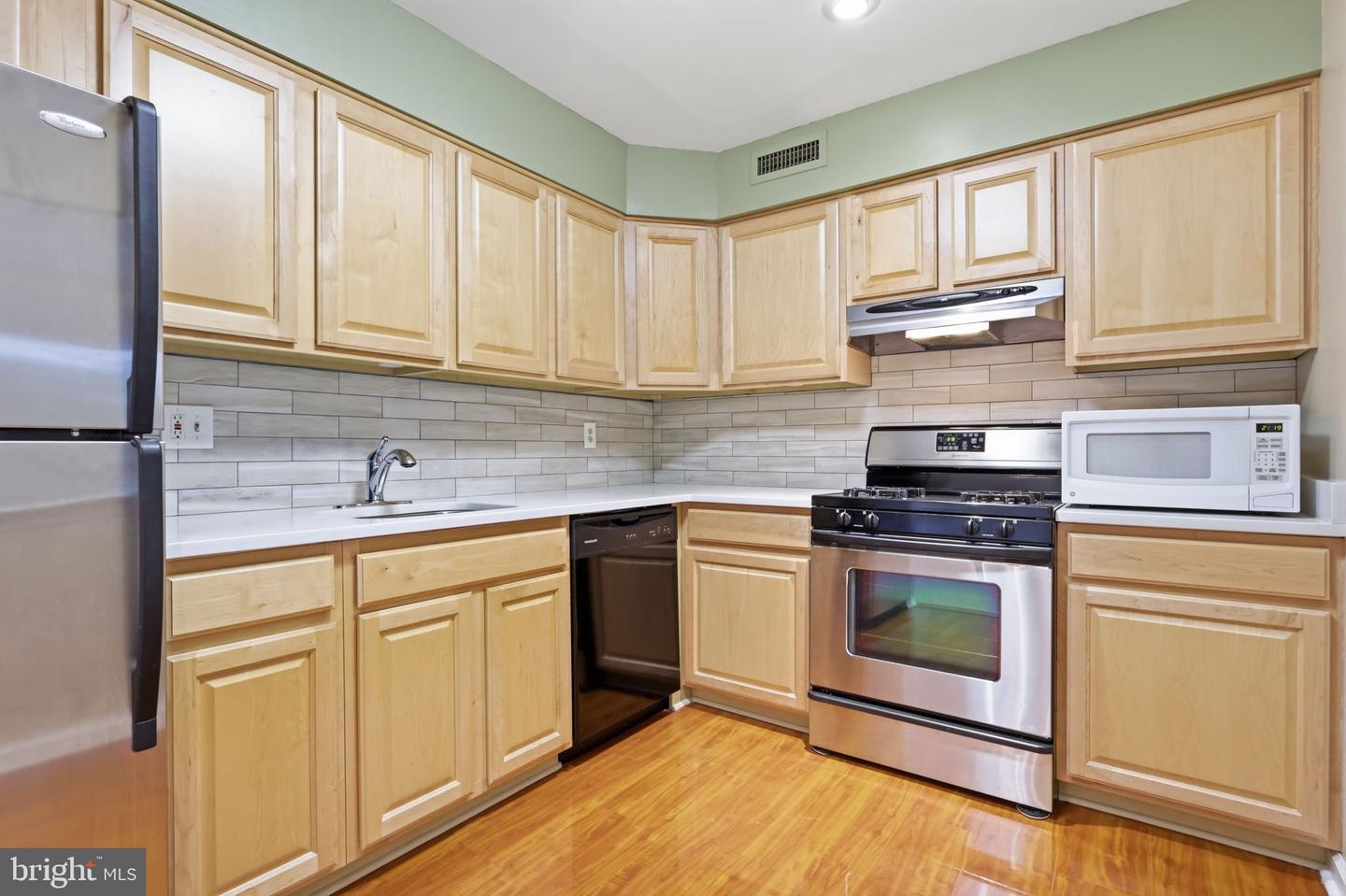 55204 Delaire Landing Rd #204 Property Photo 10