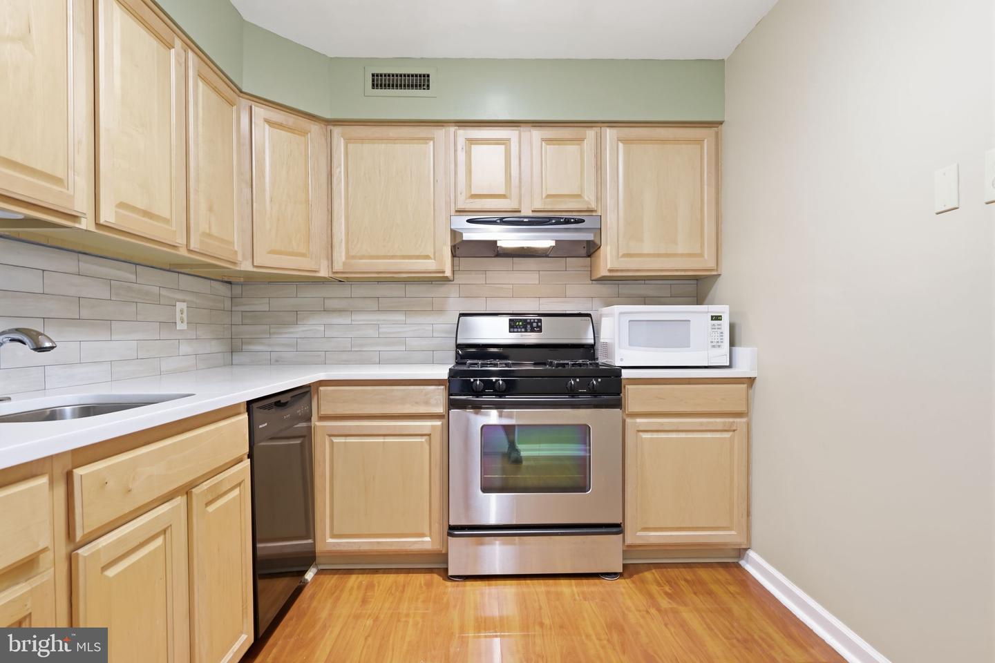 55204 Delaire Landing Rd #204 Property Photo 11