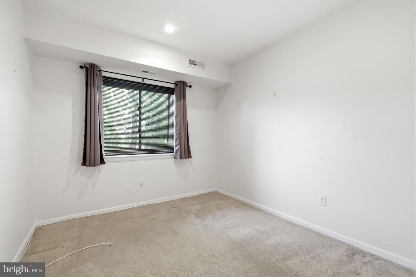 55204 Delaire Landing Rd #204 Property Photo 15
