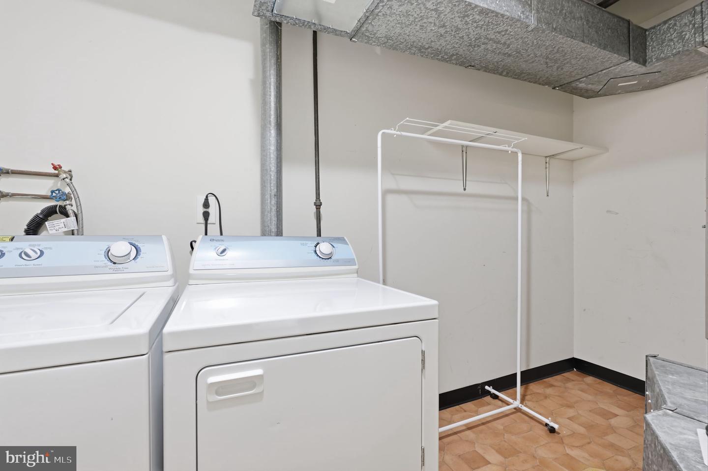 55204 Delaire Landing Rd #204 Property Photo 24