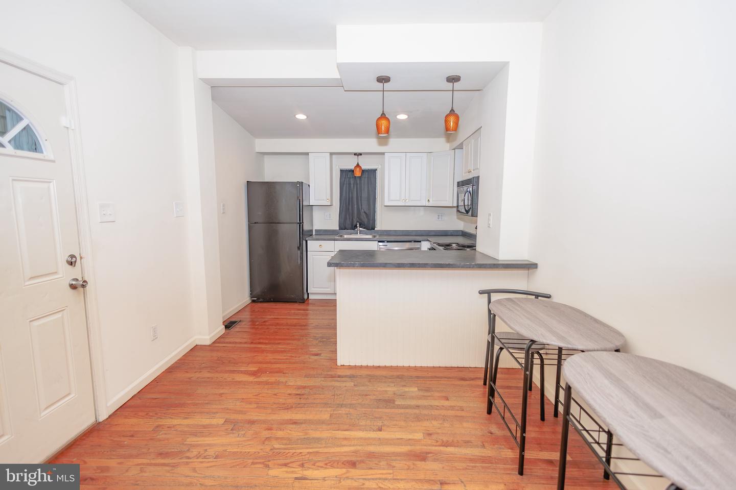 1713 Fontain St Property Photo 2