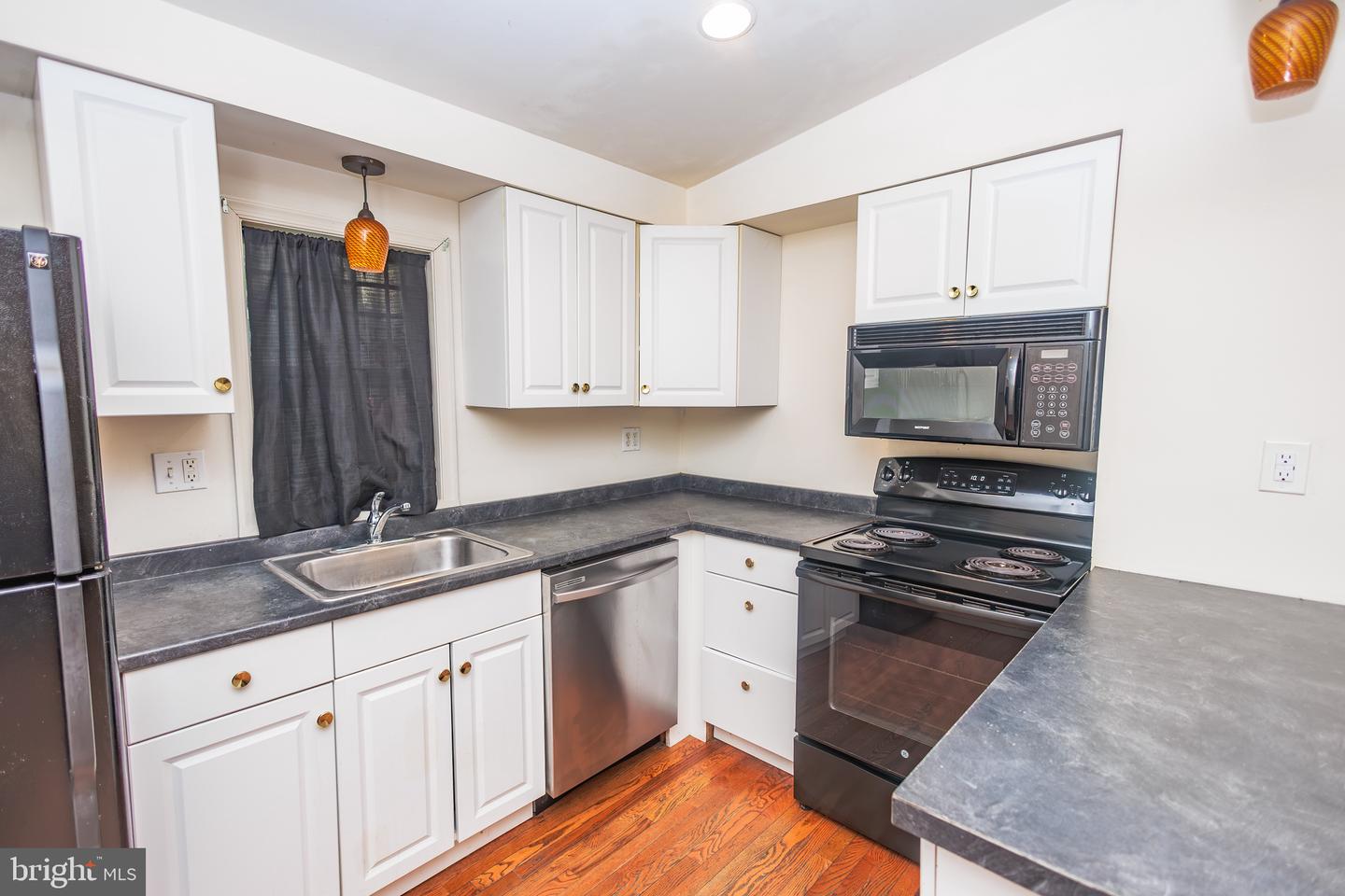 1713 Fontain St Property Photo 3
