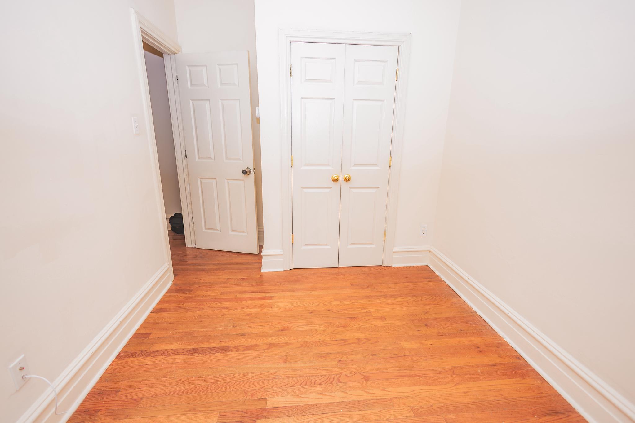 1713 Fontain St Property Photo 8