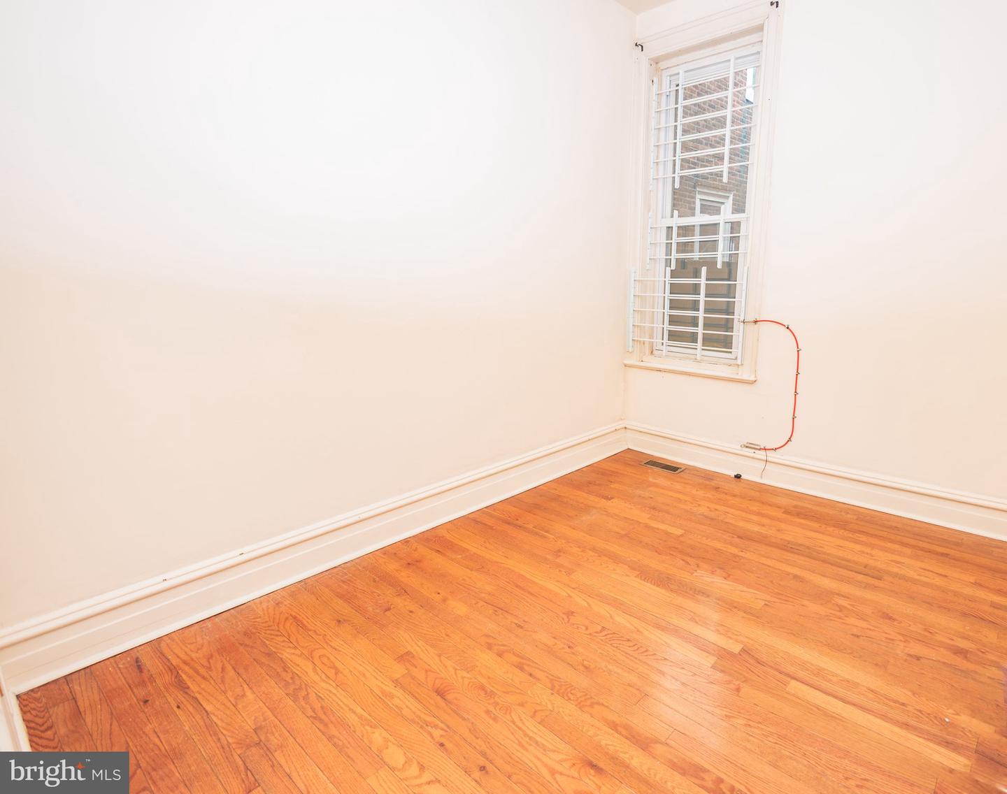 1713 Fontain St Property Photo 9