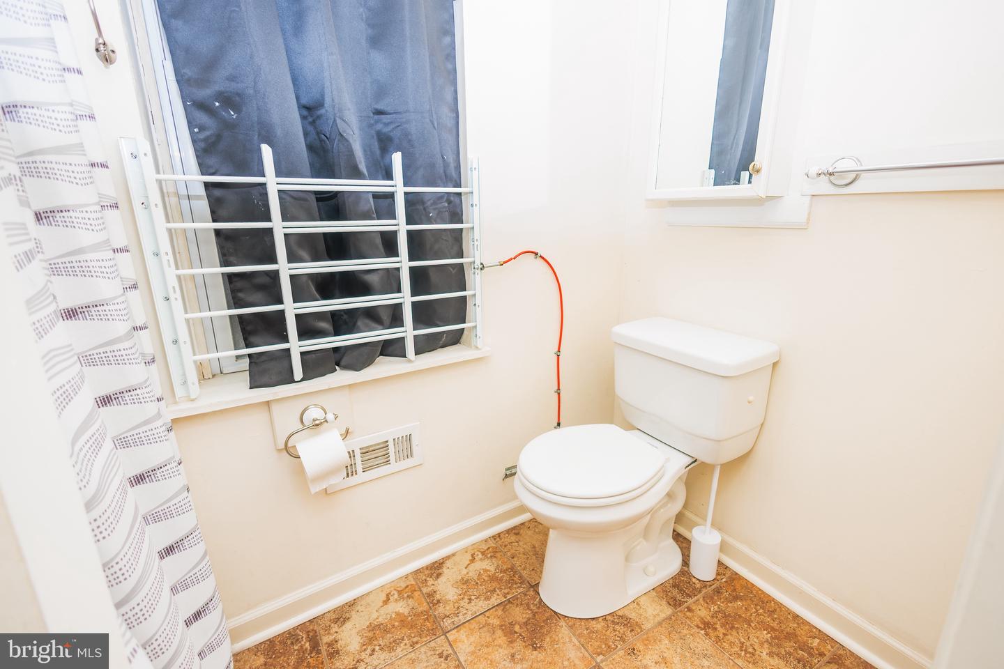 1713 Fontain St Property Photo 10