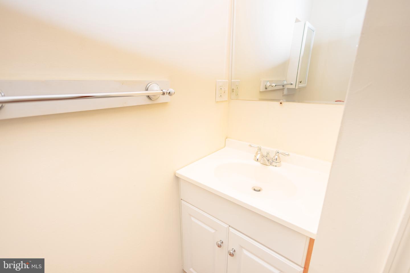 1713 Fontain St Property Photo 12